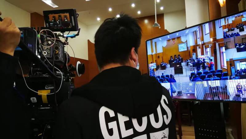 AI生成VS人工创意——开阳县广告片拍摄公司的技术浪漫主义实践